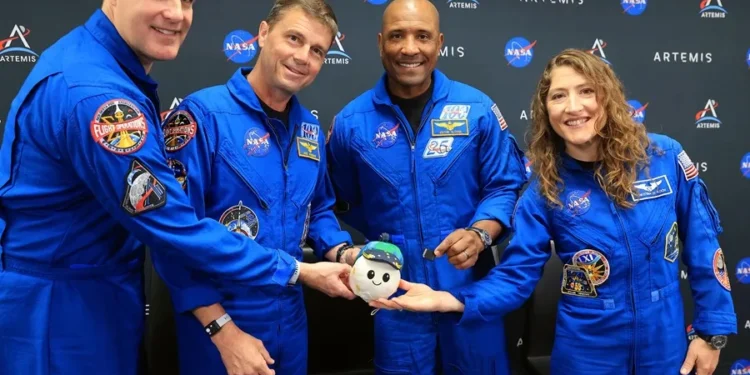 Un niño de ocho años logra enviar en la misión Artemis II a su pequeño juguete ‘Rise’