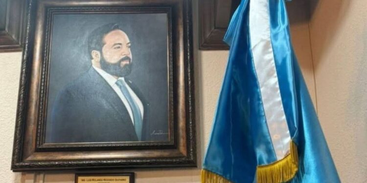 ¡Fue tontera ayer, es tontera hoy! Sin presidir un tan solo día, retrato de Jorge Cálix será colocado en el Congreso Nacional y el de Redondo será retirado