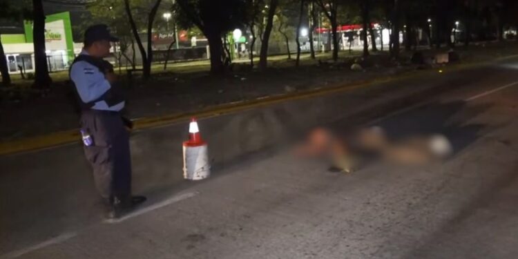 De milagro, hombre sobrevive a embestida de rastra | Móvil Emergencia SPS