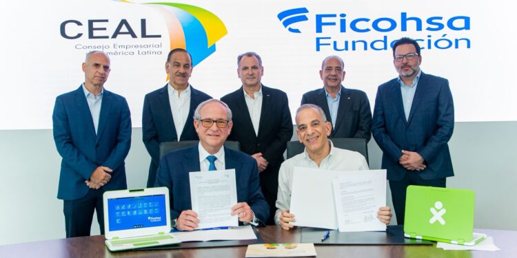 Fundación Ficohsa y CEAL firman alianza para fortalecer Centros Educativos de Tecnología en Honduras