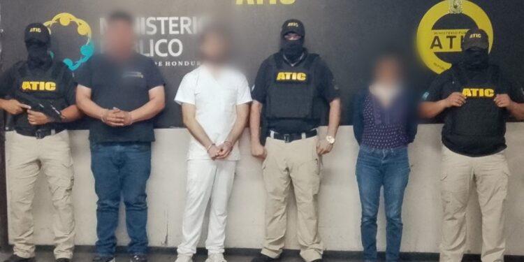 Acusan y capturan a implicados en millonarias estafas en perjuicio de 50 personas que compraron paquetes turísticos y no los gozaron