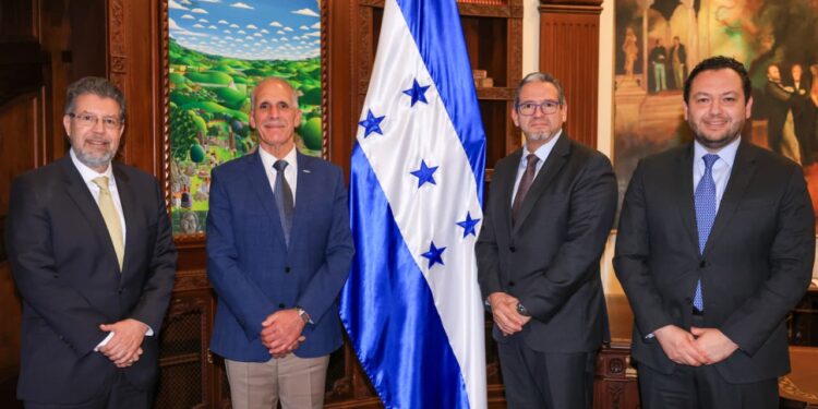 Presidente Nasry Asfura impulsa un proyecto que pretende fortalecer la capacidad digital del país