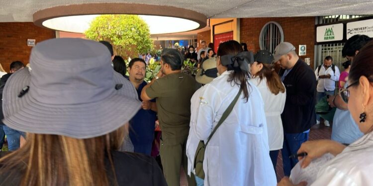Médicos se movilizan y se mantienen en asambleas ante incumplimiento de acuerdos