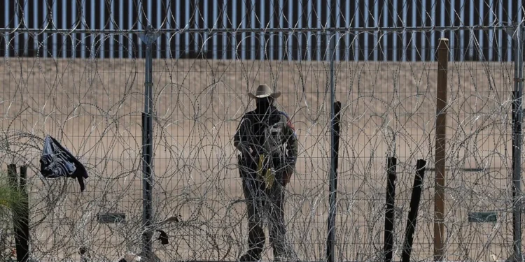 Policía de Texas podrá detener a personas que sospeche están en Estados Unidos de forma irregular