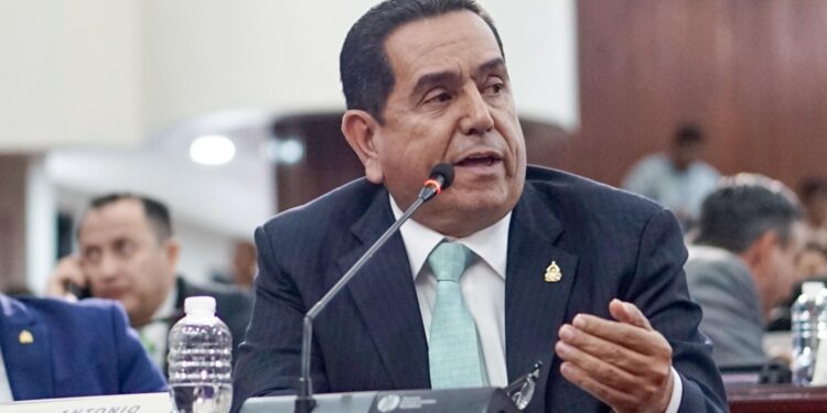Toño asegura que entre los candidatos al CNE y TJE lo que menos hay, son políticos