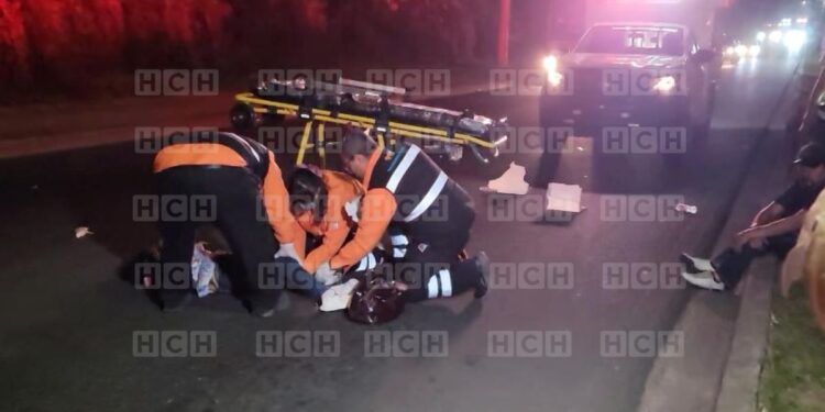Vendedora de pan queda entre la vida y la muerte tras ser arrollada en el Anillo Periférico Móvil de Emergencia TGU
