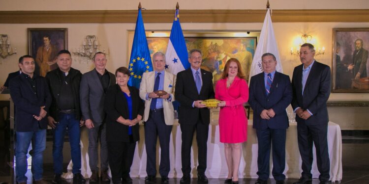 Honduras y Unión Europea firman acuerdo para fortalecer exportaciones hondureñas hacia mercados internacionales
