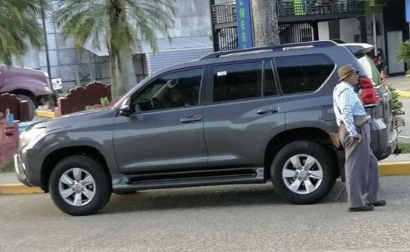 “Devolvéme la prado Bukele carecaballo”: Apóstol Chago dice que perdió su carro en El Salvador