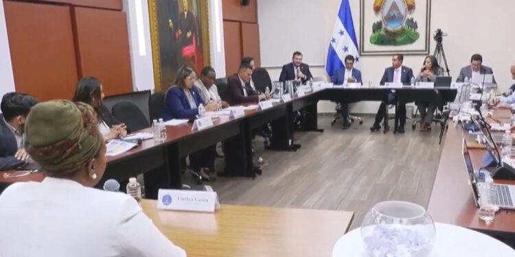 Hora de las preguntas… Comisión del Congreso Nacional entrevista a los postulantes a los cargos de consejeros del CNE