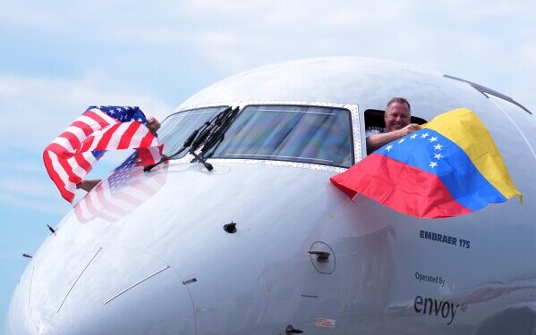 Aterriza en Venezuela primer vuelo comercial directo desde EE.UU. tras 7 años sin operación
