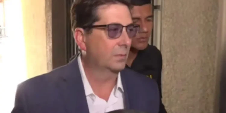 Murray Farmer insiste en su inocencia luego de permanecer bajo arresto domiciliario