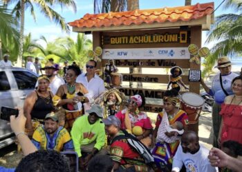 Con desfile y música se celebra el 229 aniversario de la llegada del pueblo garífuna a Honduras en Masca, Omoa