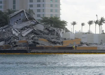 El icónico hotel Mandarin Oriental de Miami es demolido tras 25 años en Brickell Key