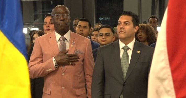 Edil capitalino Juan Diego Zelaya firma convenio de cooperación con alcalde de Oxford