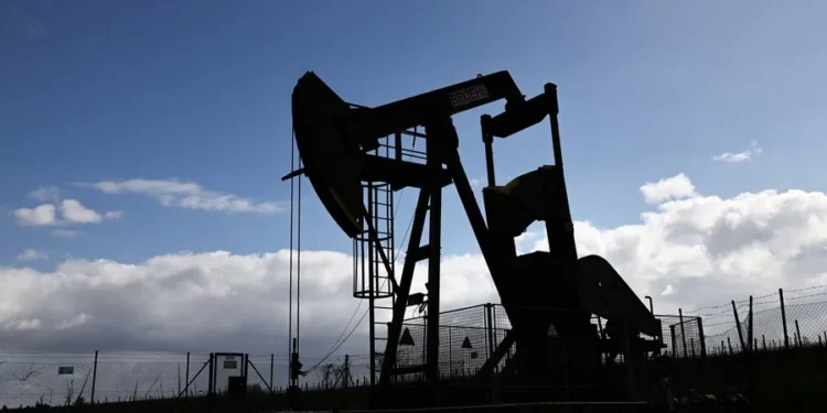 El petróleo sube más del 31 % desde el inicio de la guerra de Irán y pese al alto el fuego