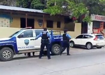 Rescatan a bebita abandonada en el campo de fútbol de Sabanagrande, FM