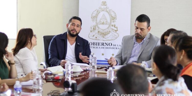 Secretaría de Salud aclara situación de pagos y contratación de médicos y reitera apertura al diálogo