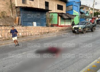 ¡Decisión fatal! Guardia perece arrollado al no utilizar puente peatonal en El Carrizal