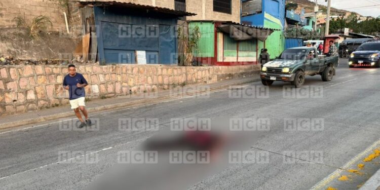 ¡Decisión fatal! Guardia perece arrollado al no utilizar puente peatonal en El Carrizal