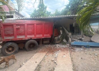 ¡Desgracia! Volquetero perece tras estrellarse con una casa en El Corpus