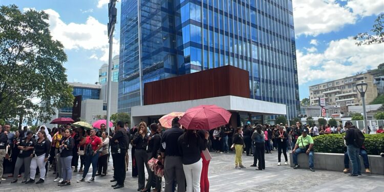 ¡Protesta en el CCG! Sindicalistas exigen reintegro del personal despedido en el IP