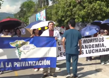 ¡Sigue la huelga! Médicos vuelven a las calles tras fallida negociación con el gobierno