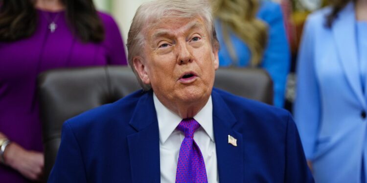 Trump insiste en que el uranio enriquecido de Irán debe ser entregado a Estados Unidos