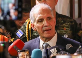 Asfura viaja hacia EE.UU. a reunión con inversionistas