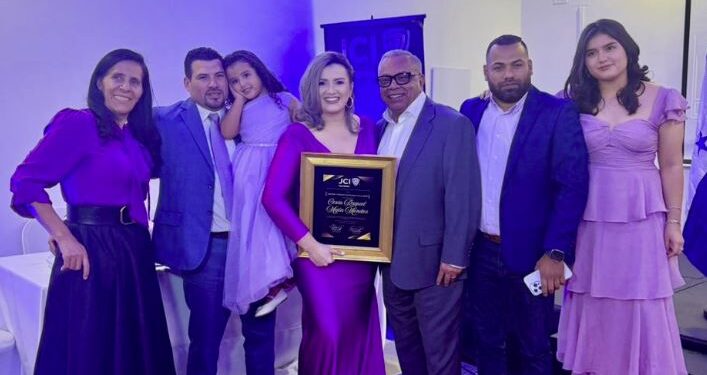 ¡Más que merecido! Cesia Mejía es galardonada por su profesionalismo y periodismo ético y valiente