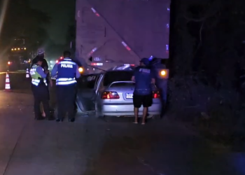 Conductor pierde la vida al estrellarse atrás de una rastra | Móvil Emergencia SPS