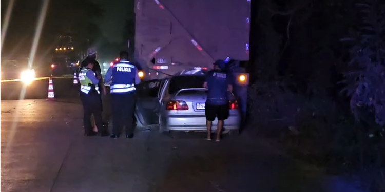 Conductor pierde la vida al estrellarse atrás de una rastra | Móvil Emergencia SPS