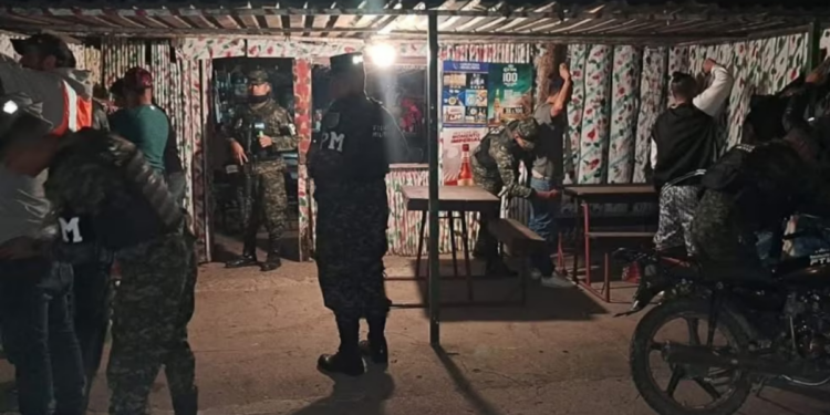 Honduras descarta cárceles en islas y reforzará presencia militar, afirma el presidente del Congreso Nacional