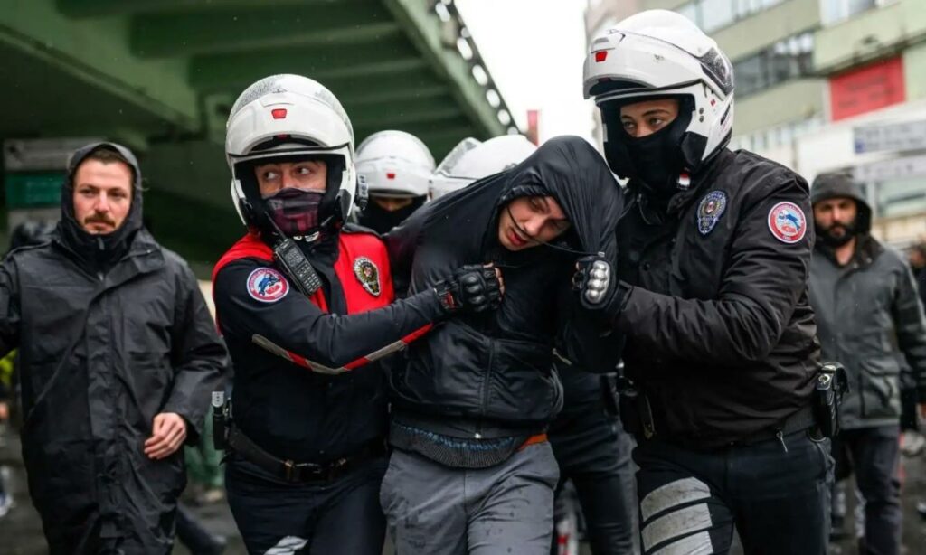 Decenas de detenidos en Turquía