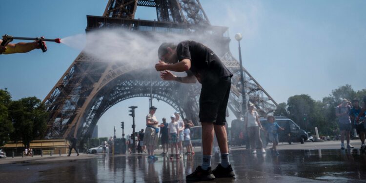 Europa amplía alertas por calor e incendios en varios países de la región