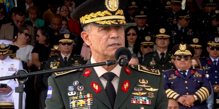 Jefe de las FFAA reafirma compromiso con el orden constitucional, el libre sufragio y la alternabilidad en la Presidencia de la República