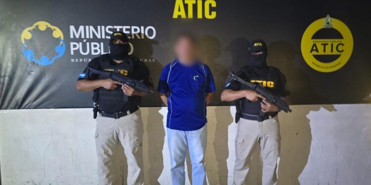 Capturan a docente en la capital por suponerlo responsable de agredir sexualmente a una estudiante