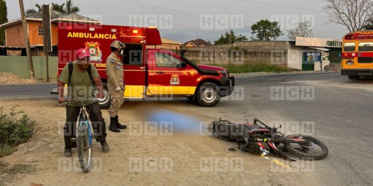 ¡Iba a trabajar! Motociclista perece arrollado por camión “cañero” en Choloma