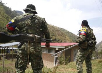 Al menos 48 muertos en enfrentamientos entre dos disidencias de las FARC en Colombia