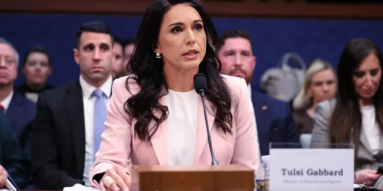 Renuncia la directora de Inteligencia Nacional de Trump, Tulsi Gabbard