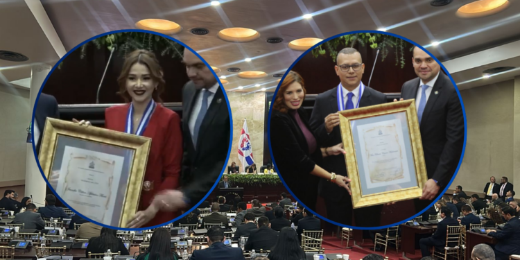 ¡Orgullo de la casa! Alex Cáceres recibe el premio “Froylán Turcios y Jennifer Aplicano reconocimiento “Humorístico del Año” entregados por el legislativo