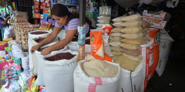 Precio de la canasta básica en El Salvador se eleva hasta un 4.11 % en el primer trimestre