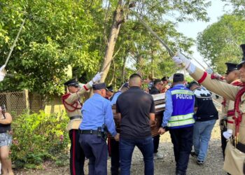 Despiden con honores al inspector de policía Luis Hernández quien murió durante un enfrentamiento armado