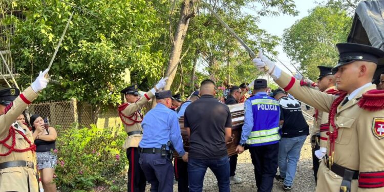 Despiden con honores al inspector de policía Luis Hernández quien murió durante un enfrentamiento armado