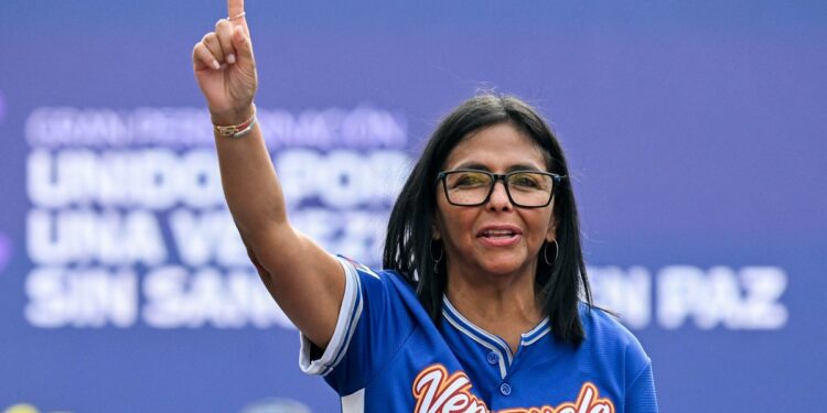 Delcy Rodríguez regresa a Venezuela tras asistir a la CIJ por la disputa con Guyana