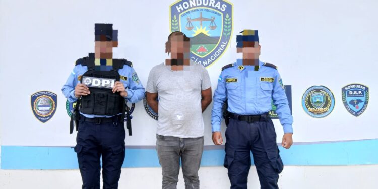 “Sometió a la víctima con arma blanca”: Motorista salvadoreño acusado presuntamente de violar a una joven en Honduras