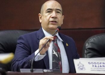 ¡Va con todo! Godofredo Fajardo impulsa una iniciativa de ley para reducir los estratosféricos salarios de altos funcionarios
