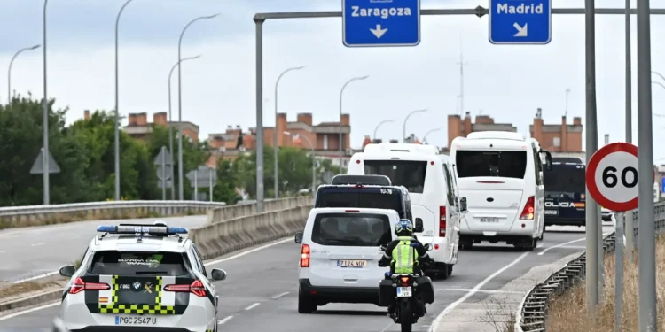 Los 14 pasajeros del Hondius llegan a hospital madrileño para hacer la cuarentena mientras continúa el desembarco del resto de pasajeros