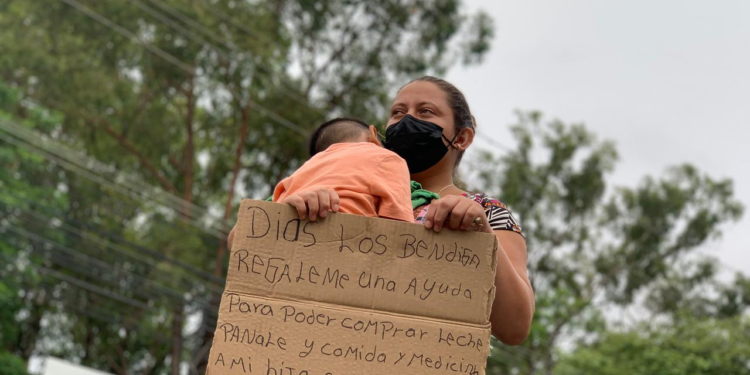 Paternidad ausente: una realidad detrás de miles de hogares sostenidos por mujeres en Honduras