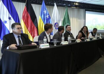 Certifican nueva promoción de oficiales de prevención para fortalecer gestión de riesgos en el Distrito Central