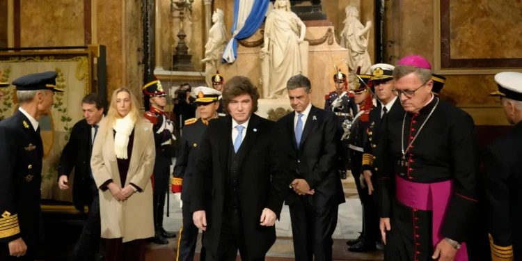 La Iglesia católica reclamó a Milei “compromiso” con “los más pobres” de Argentina